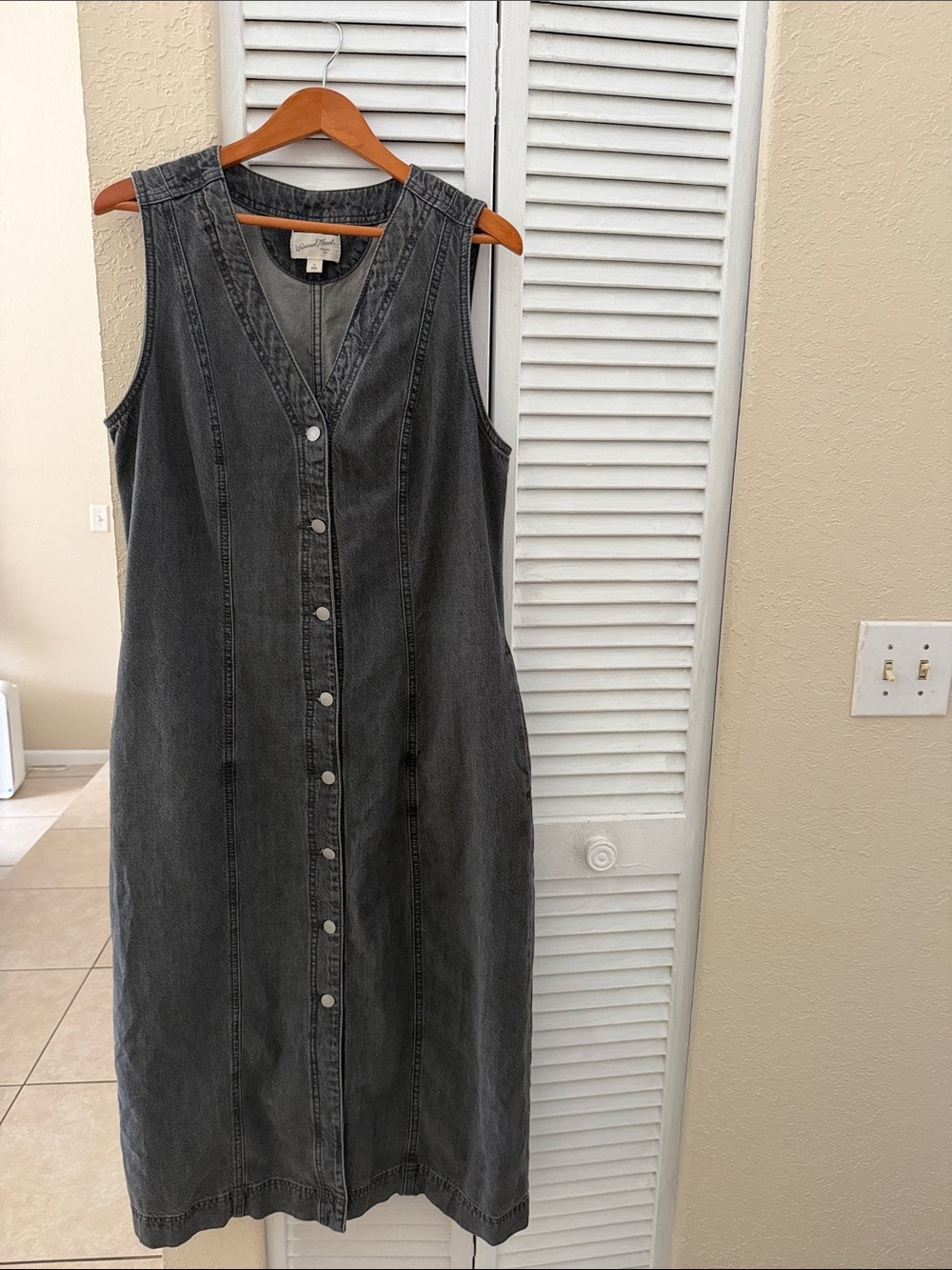 Universal Thread Washed Gray V-Neck Denim Dress